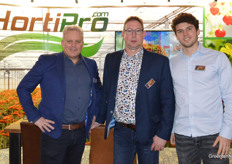 Gerco Overweg, Eric Kerklaan en Sam Overweg (HortiPro). Eric behaalde recent goede praktijkresultaten in algenbestrijding in radijs met BioDrench i.c.m. Heliosol als hulpstof.